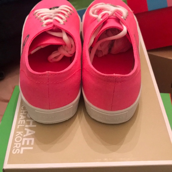 Sneakers - Picture 3 of 7